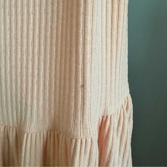 Altar’d State light pink v-neck peplum tank - Picture 4 of 5